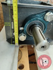 Measuring the 14.5 cm external box height of the assembled Precious Plastic V3.3 shredder using a tape measure.